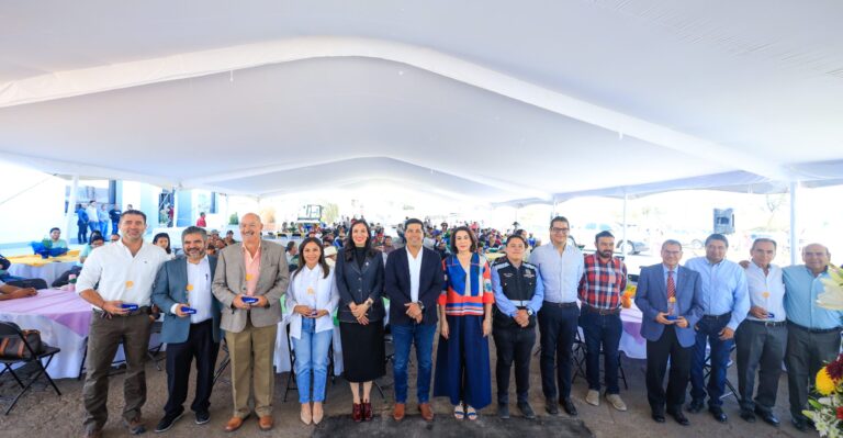 Festejan a los trabajadores de la construcción