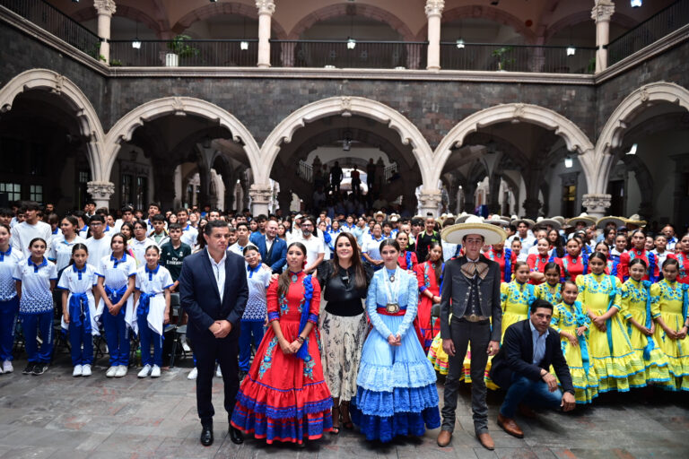 Deportistas aguascalentenses fueron abanderados por la gobernadora