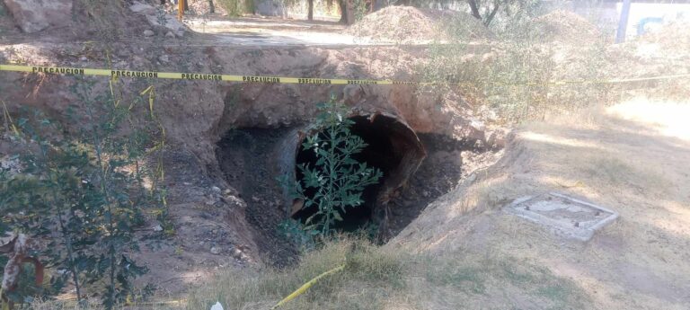 Vecinos denuncian abandono de socavón en INFONAVIT Ojo de Agua en Aguascalientes