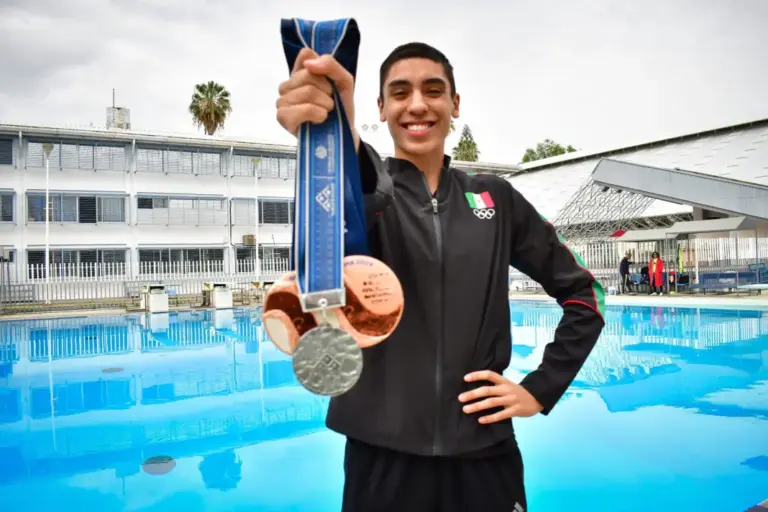 Diego Villalobos: El Rey Midas de la Natación Artística Mexicana que rompe barreras