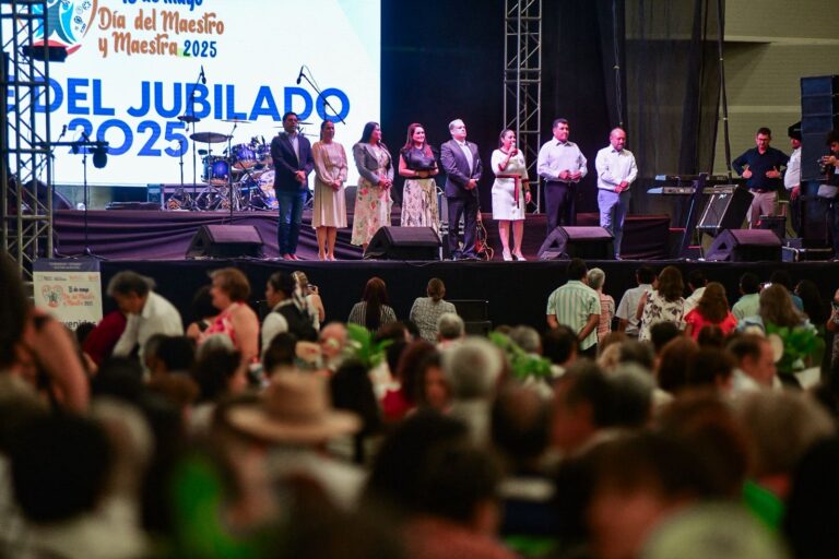 Reconoce la gobernadora de Aguascalientes Teresa Jiménez el legado de las y los maestros jubilados