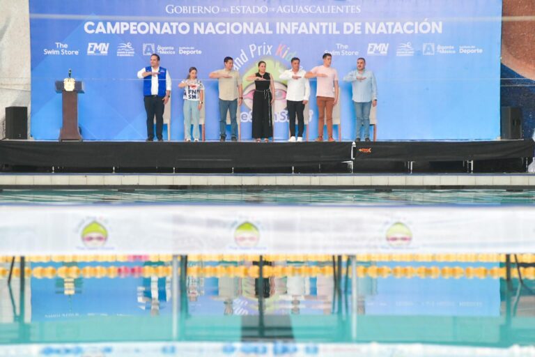 La gobernadora de Aguascalientes Teresa Jiménez inaugura campeonato nacional infantil de natación
