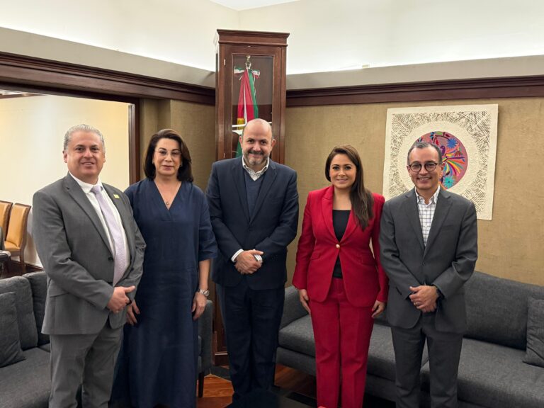 La gobernadora de Aguascalientes Teresa Jiménez se reúne con el subsecretario de Educación Superior de la SEP