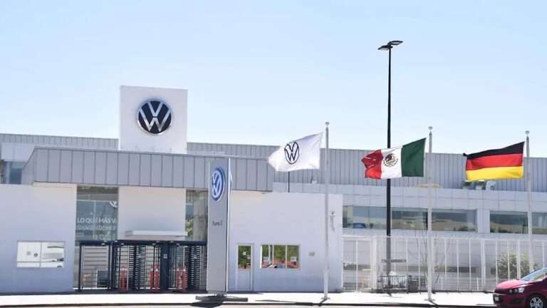 Mientras Nissan enfrenta recortes, Volkswagen apuesta por México con nueva producción en Silao