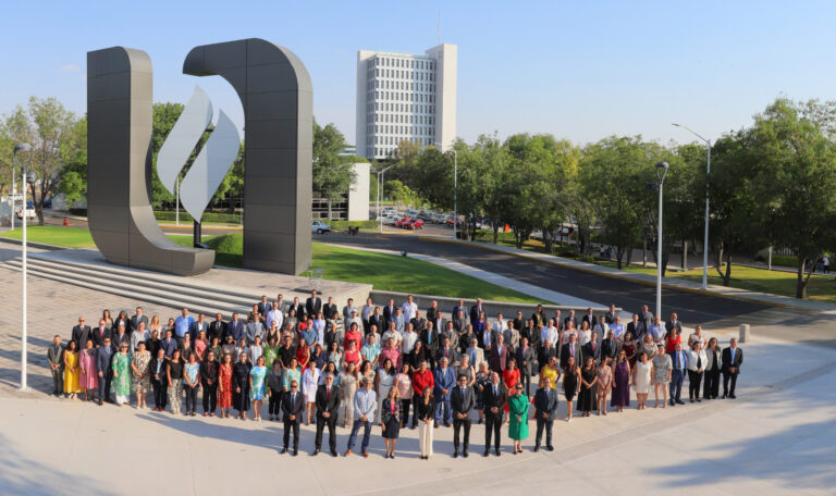 Reconoce la UAA la vocación y entrega de 225 docentes con trayectorias de hasta 52 años de servicio