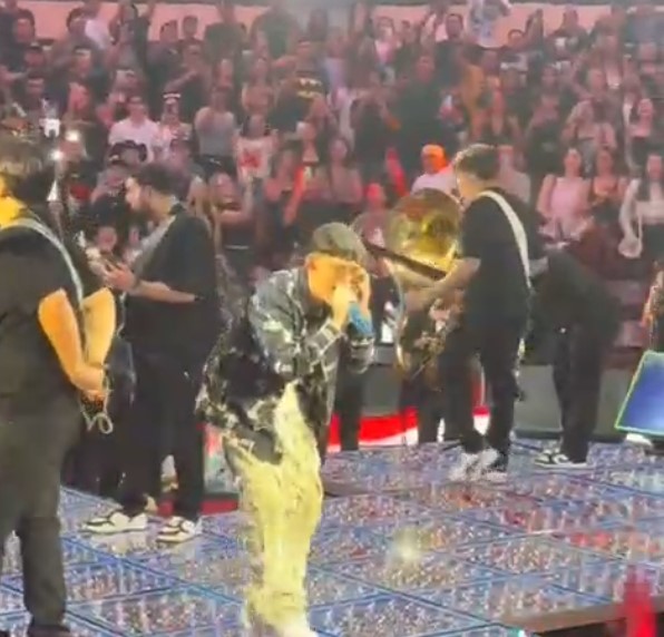 Apagan micrófono a Junior H en el Palenque por cantar narcocorrido en Aguascalientes