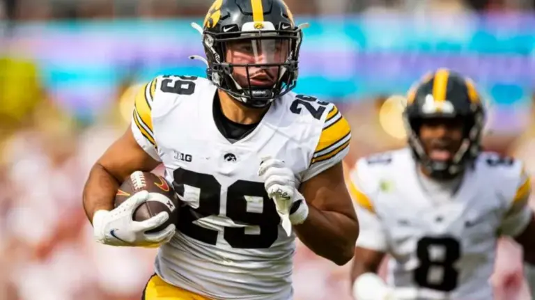 Acero mexicano. Castro forma parte de los Pittsburgh Steelers.