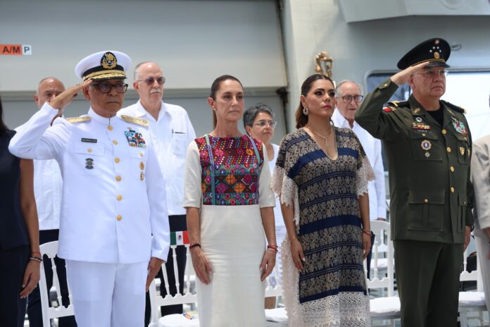 Entregan condecoraciones y menciones honoríficas a personal destacado de la Armada de México