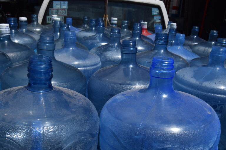 Suspenden ocho establecimientos por vender agua en condiciones insalubres