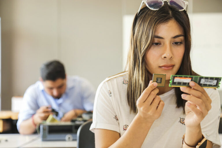 Solo un tercio de los estudiantes prefieren carreras de programación y tecnología