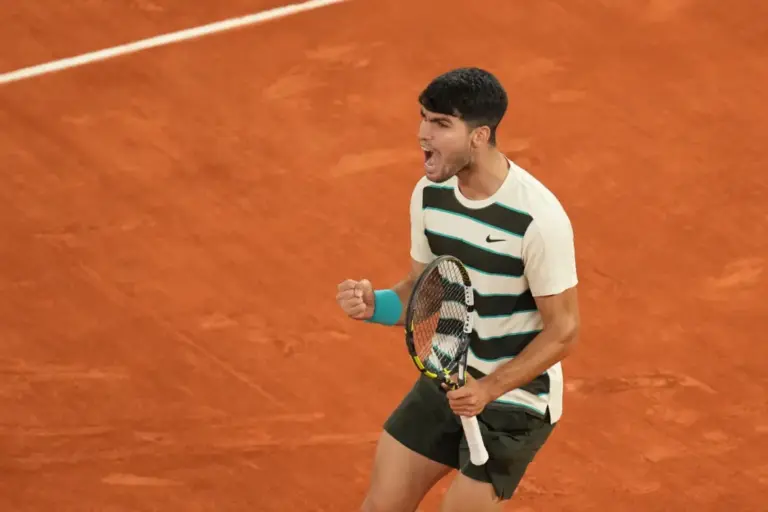Alcaraz conquista una final legendaria: derriba a Sinner en el Roland Garros más largo