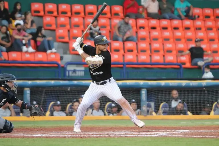 Ángel Reyes ilumina el Juego de Estrellas 2025: El cañonero venezolano lleva el poder de Rieleros