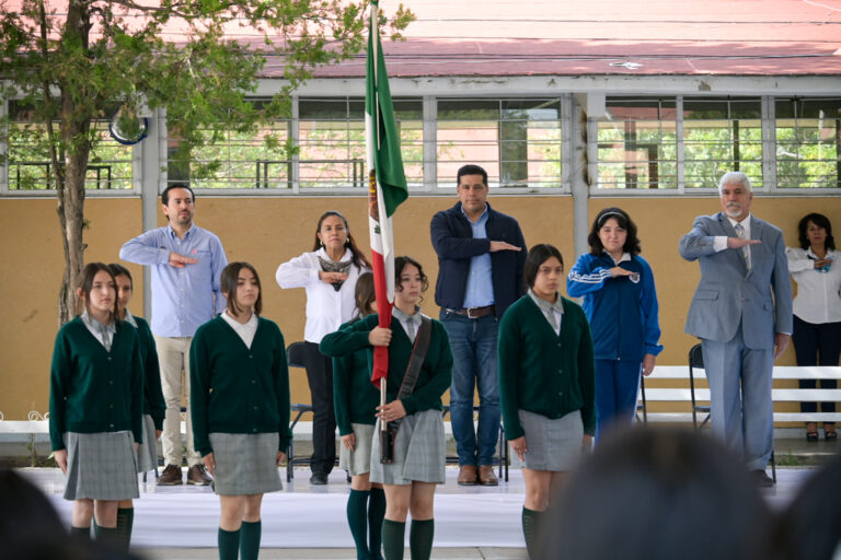 El alcalde de Aguascalientes encabeza ceremonia de Honores a la Bandera