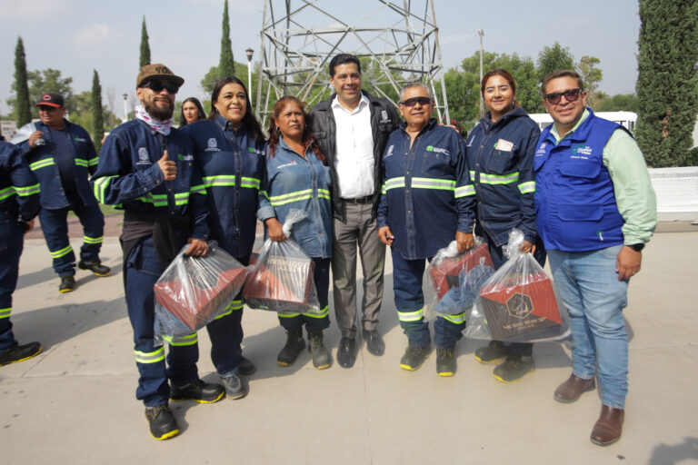 Entregan uniformes a personal de la Coordinación General de Delegaciones Urbanas y Rurales en Aguascalientes