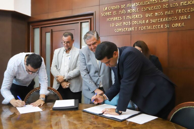 Municipio de Aguascalientes firma escrituras para consolidar mejor equipamiento urbano y espacios educativos