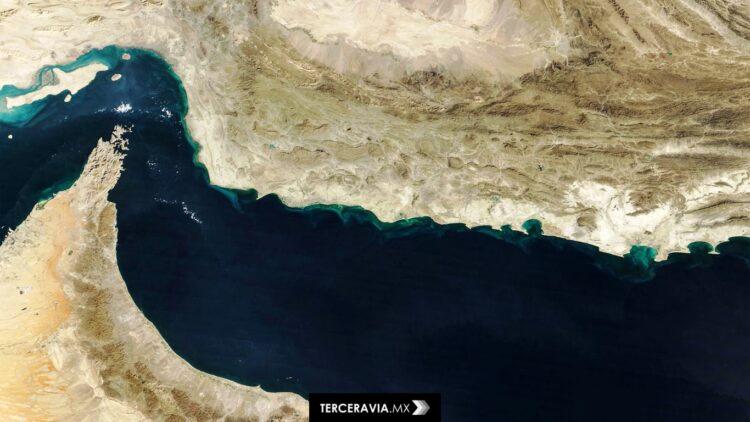 Irán amenaza con cerrar el estrecho de Ormuz tras ataques de EEUU: impacto global en juego