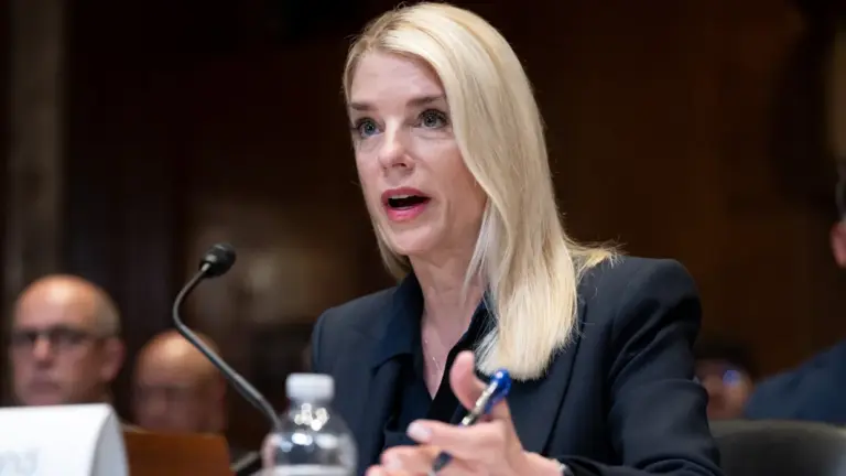 ¿México es un “adversario” de Estados Unidos? La fiscal general de Trump lo incluye en polémica lista