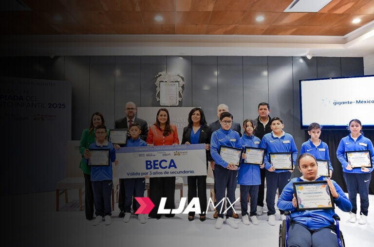 Gobierno del Estado de Aguascalientes entregó becas a estudiantes que participarán en competencias internacionales