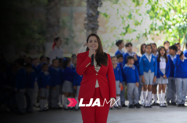 La gobernadora de Aguascalientes entrega nueva infraestructura educativa en Pabellón de Arteaga