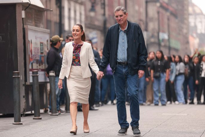 “Que viva la democracia”, Claudia Sheinbaum participa en la primera elección del poder judicial