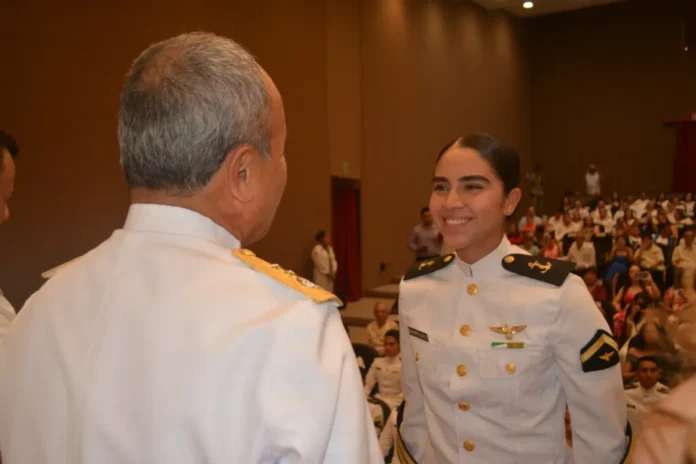 Se gradúan 31 cadetes como pilotos aeronavales de la Armada de México