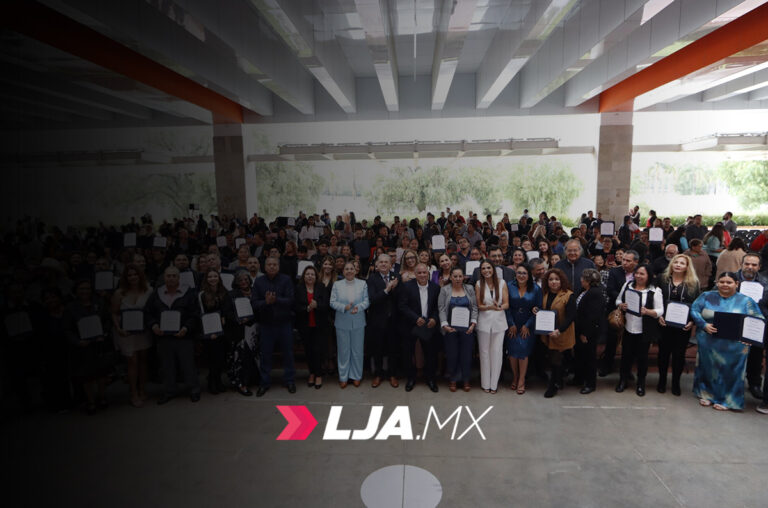 Reconocen trayectoria de personal de apoyo y asistencia del IEA