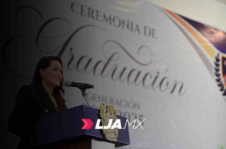 La gobernadora de Aguascalientes Teresa Jiménez reconoce a nuevos maestros egresados de la Normal de Rincón de Romos