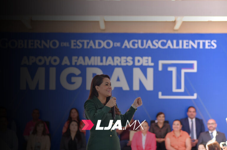 La gobernadora de Aguascalientes Teresa Jiménez entrega apoyos económicos a familiares de migrantes para que puedan emprender un negocio