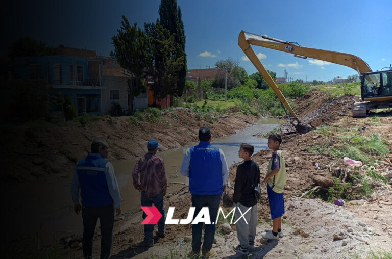 Alcalde de Aguascalientes supervisa limpieza del arroyo de Los Arellano