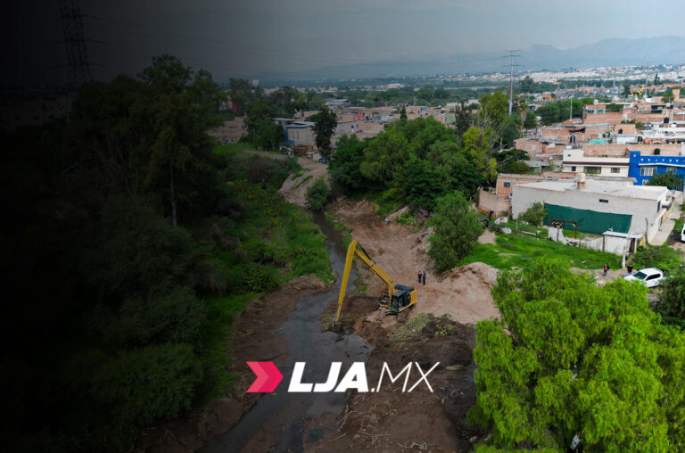 Supervisa El alcalde de Aguascalientes Leonardo Montañez acciones de desazolve en arroyo San Francisco