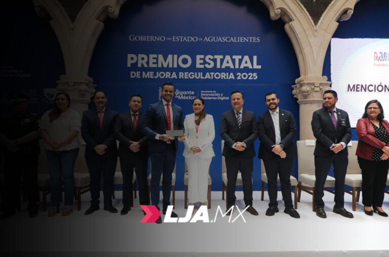 La gobernadora de Aguascalientes Teresa Jiménez encabezó la entrega del Premio Estatal de Mejora Regulatoria