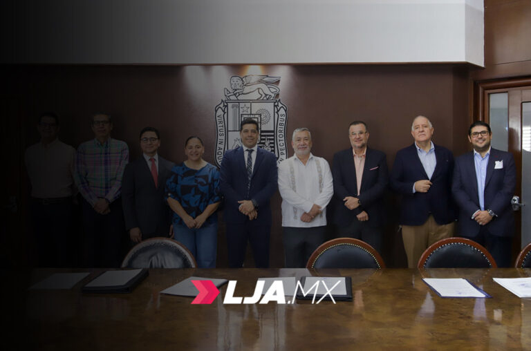 Firma alcalde de Aguascalientes Leonardo Montañez escrituras para consolidar mejores espacios públicos