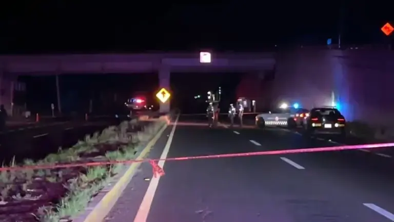 Jornada violenta en Culiacán: hallan 16 cuerpos en una van y varios decapitados colgados desde un puente