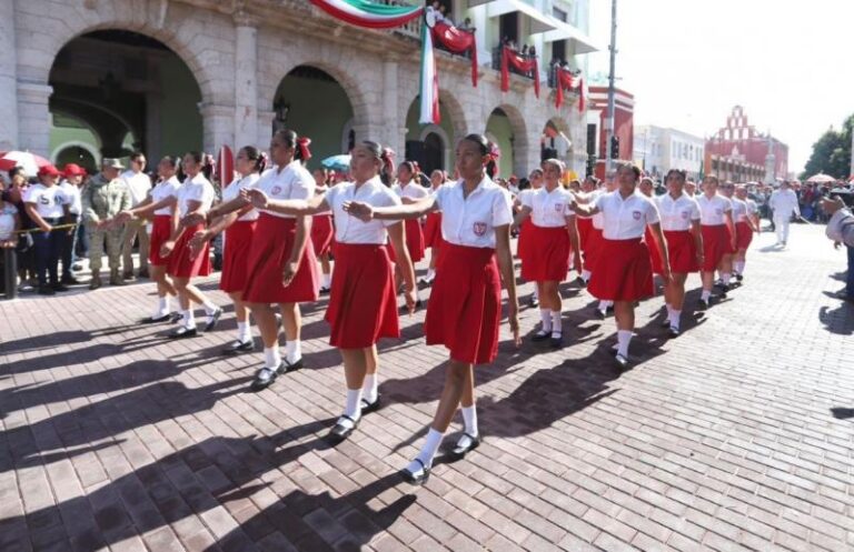Convocan a escuelas a participar en desfile por la Independencia de México en Yucatán