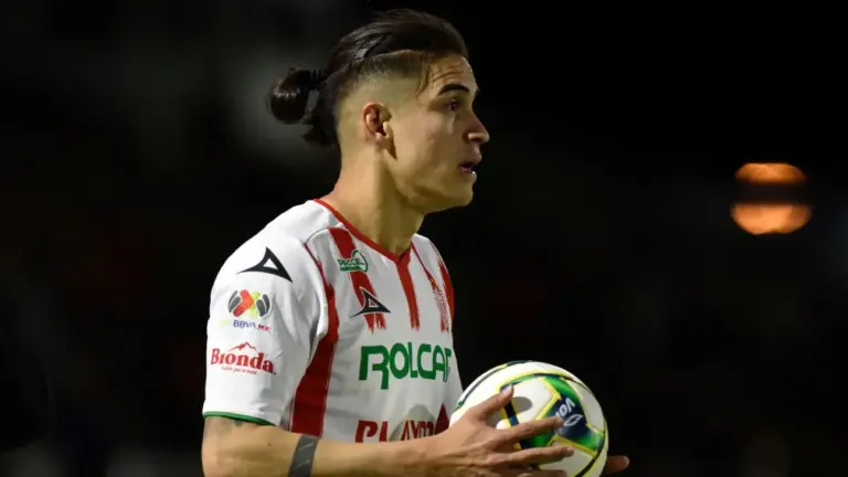 Alexis Peña: El defensor que navegó tormentas y resurgió