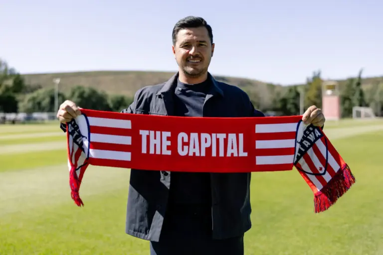 México conquista el hielo: Atlético Ottawa, la bandera tricolor en Canadá