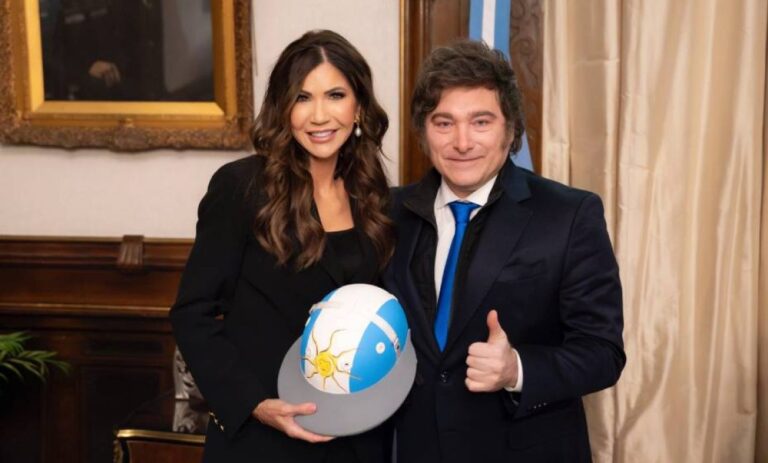 Ciudadanos argentinos podrían viajar a Estados Unidos sin visa en el futuro