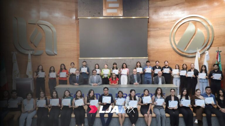 Patronato de la UAA otorga 100 becas de transporte a alumnos foráneos 