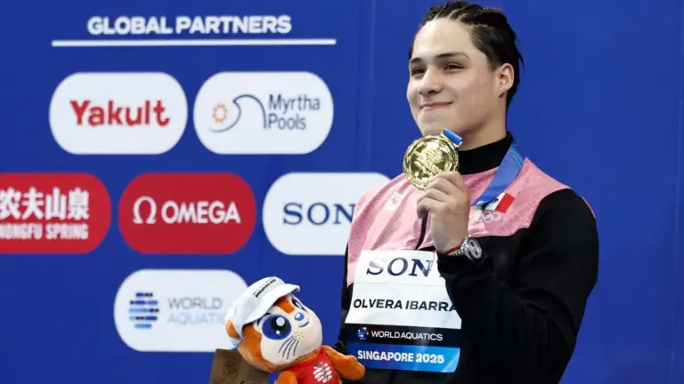 El rey del trampolín: Osmar Olvera rompe la muralla china y hace historia en Singapur 2025