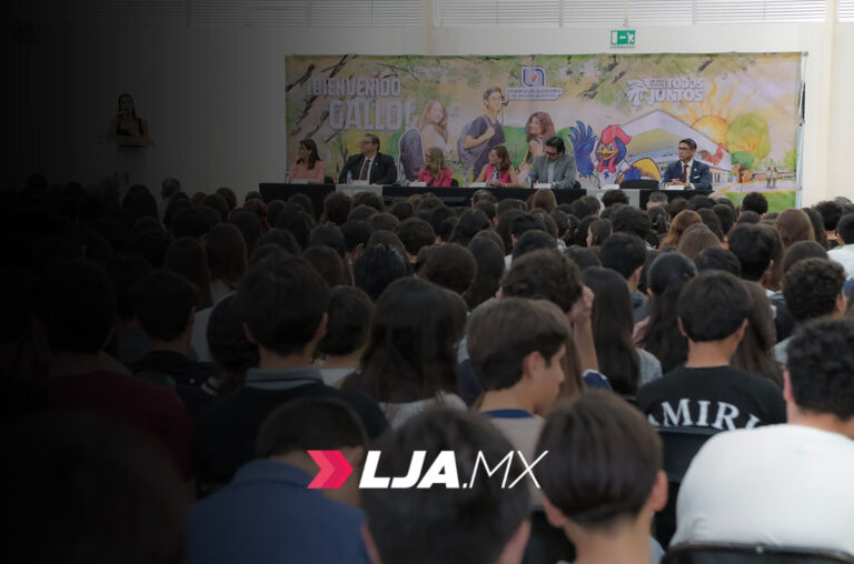 Comienza una etapa para nuevos estudiantes de BACHUAA, rectora de la UAA les da la bienvenida