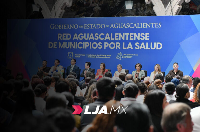 Teresa Jiménez recibe reconocimientos por impulsar la salud en Aguascalientes