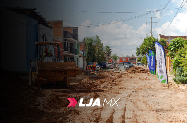 Avanzan rehabilitación con concreto hidráulico y renovación de red hidráulica en la colonia La Soledad en Aguascalientes