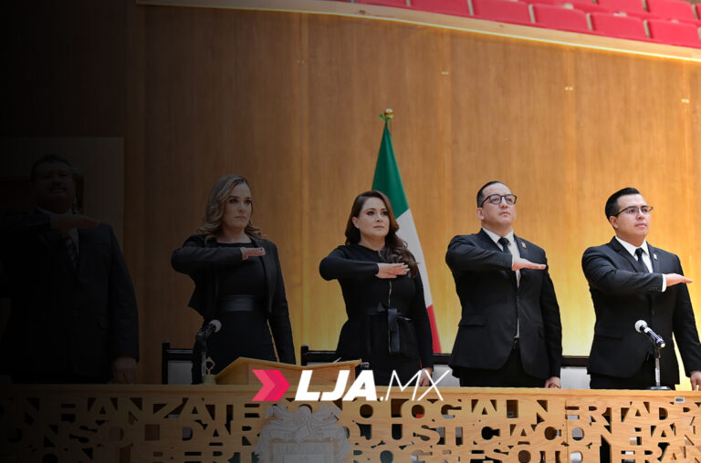 Gobernadora asiste a la toma de protesta de nuevos jueces y magistrados del PJEA