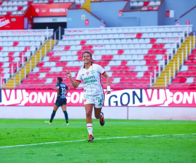 Centellas del Necaxa rescatan agónico empate 1-1 ante León en el Estadio Victoria