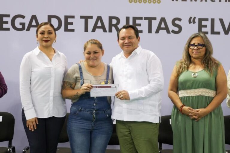 Renacimiento Maya fortalece la justicia social con la entrega de tarjetas Mujeres Renacimiento en Yucatán