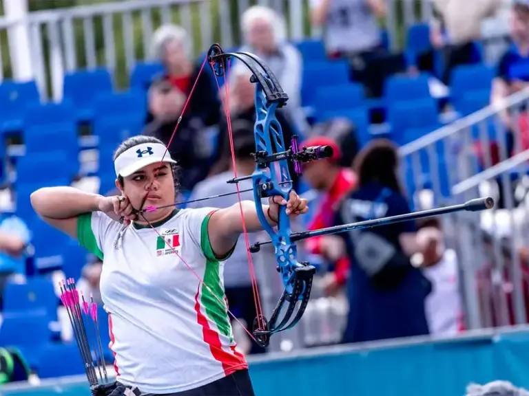 Andrea Becerra: La flecha tapatía que domina el mundo del tiro con arco compuesto