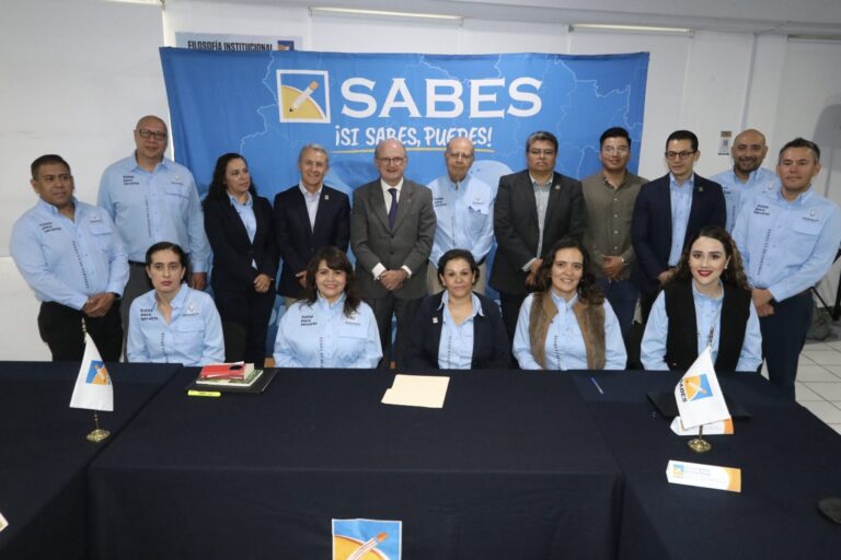 Secretario de Educación de Guanajuato rinde protesta como presidente del H. Consejo Directivo del SABES