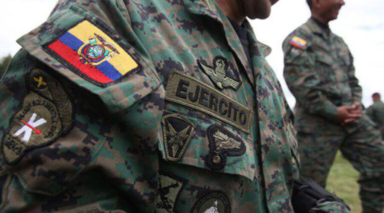 Ecuador renueva cúpula militar para reforzar combate al narcotráfico