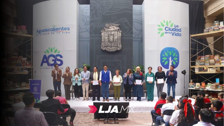 Alcalde reconoce a participantes de la campaña “Un Libro por Aguascalientes” 