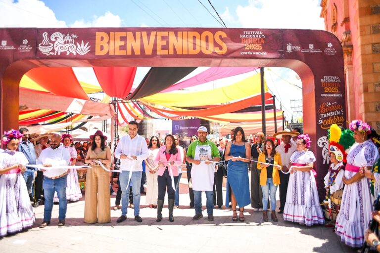 Inaugura Teresa Jiménez el Festival Nacional de la Birria 2025 en Rincón de Romos